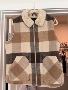 Sanctuary Plaid Sherpa-Collar Zip Front Vest in Tan and Cream